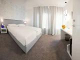 Standard Double room with partial sea view