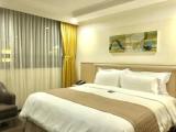 Standard Quadruple room with city view