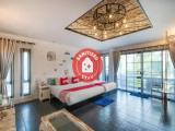 Standard Sextuple Family room