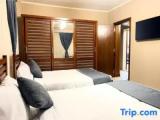 4 Bedrooms Apartment