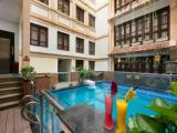 Suite with balcony and with city view