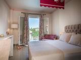 Junior Suite with pool view