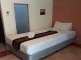 2 Bedrooms Deluxe Triple room with garden view