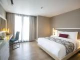 Deluxe Triple room with city view