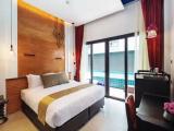 Deluxe with Pool Access Double room with balcony