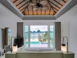 2 Bedrooms Ocean Pool Suite with balcony