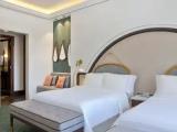 2 Bedrooms Family room with garden view
