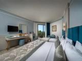 Standard Triple room with partial sea view