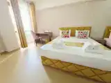 Classic Triple room with park view