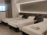 Standard Triple room with courtyard view