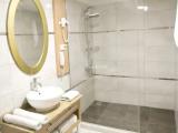 Family Double room with balcony and with city view