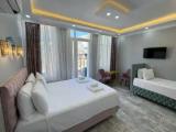 Deluxe Triple room with balcony and with city view