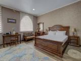 Suite with city view