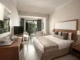Bungalow room with garden view