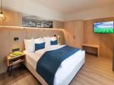 Suite with balcony and with city view