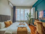 5 Bedrooms Apartment