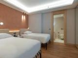 2 rooms Family Suite with balcony
