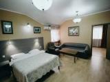 2 Bedrooms Family room with view