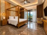 Deluxe room with balcony and with partial sea view