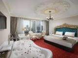 Suite with Jacuzzi with city view