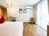 Deluxe Double room with city view