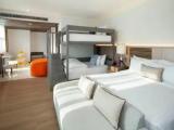 Premier (North Tower) Bunk Bed Family room with city view