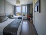 Standard Triple room with partial sea view