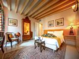 Suite with balcony and with city view