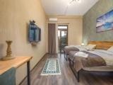 1 Bedroom Comfort room with courtyard view