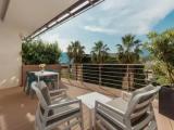 3 Bedrooms Residence with garden view