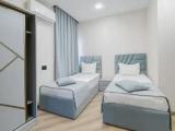 Comfort Quadruple Family room with courtyard view