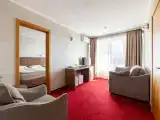 3-room room with balcony and with city view