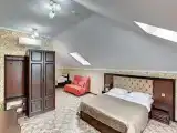 Family Quintuple Attic room