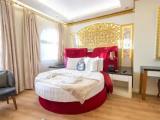 Private Jacuzzi Suite