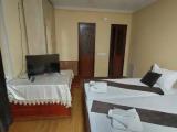 Economy Quintuple Family room