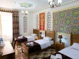 Standard Triple room with courtyard view