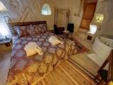 Deluxe Rose Room