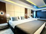 Deluxe Triple room with city view