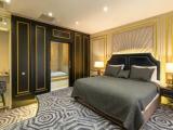 Suite with city view
