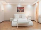 Suite with courtyard view