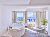 Jacuzzi room with balcony and with sea view