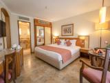 2 Bedrooms Family room with view