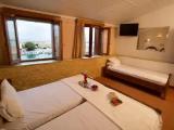 Standard Triple room with sea view