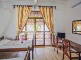Classic Family room with balcony