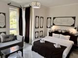Suite with balcony and with city view