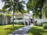 3 Bedrooms Villa with lake view