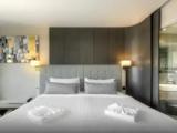 2 Bedrooms Premier Family Unit Suite with balcony and with city view
