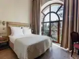 (Main Building) Suite with park view