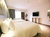 Superior Garden Double room with balcony