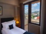 Standard Triple room with city view